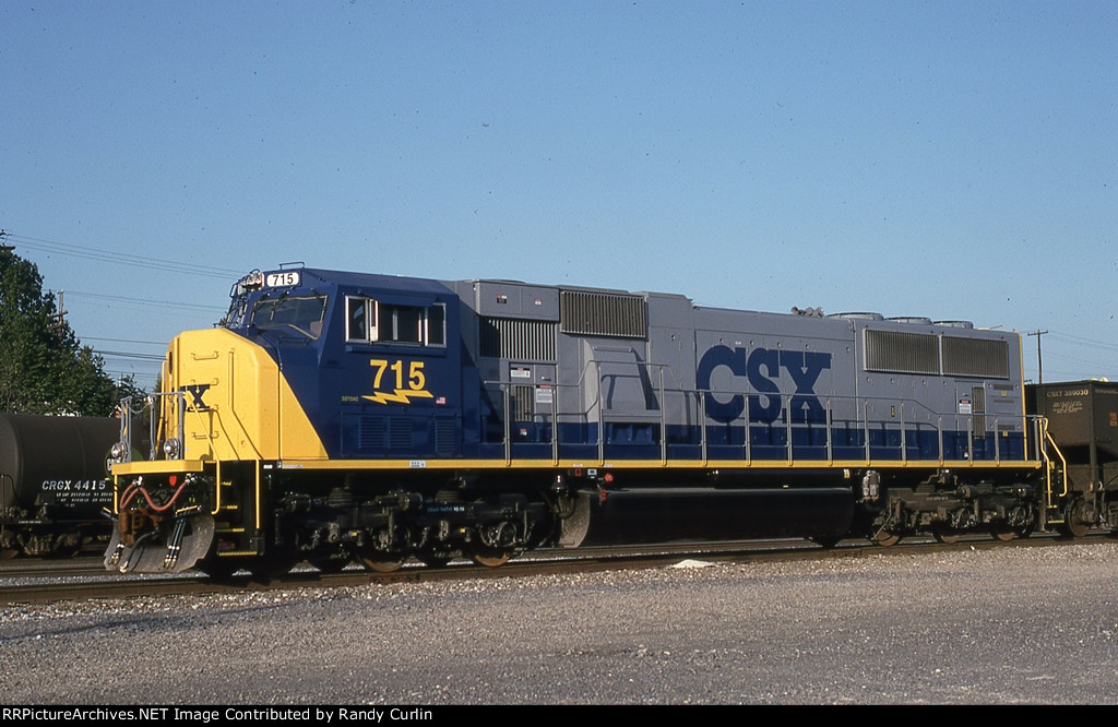 CSX 715 looking sharp